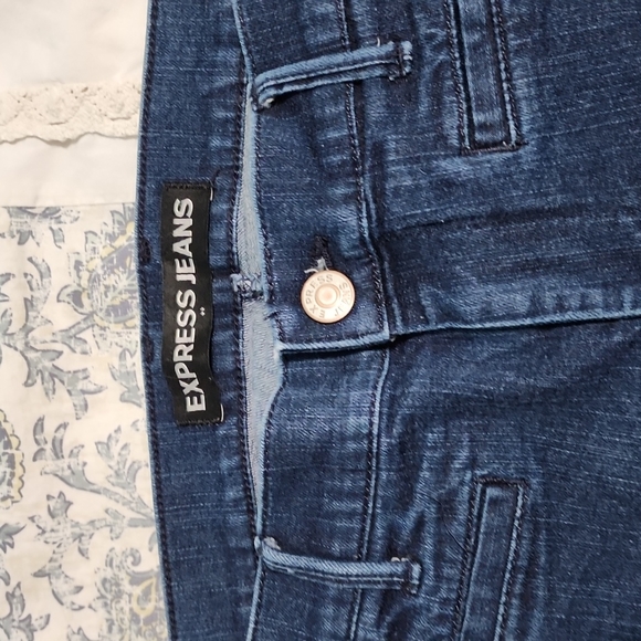 Mid Rise Jeans - Picture 3 of 4